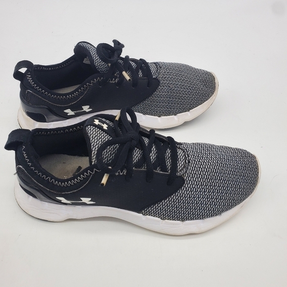 Under Armour Flow RN Grid Women Shoes Size 7 Black Gray 1276683-052 - Picture 12 of 12